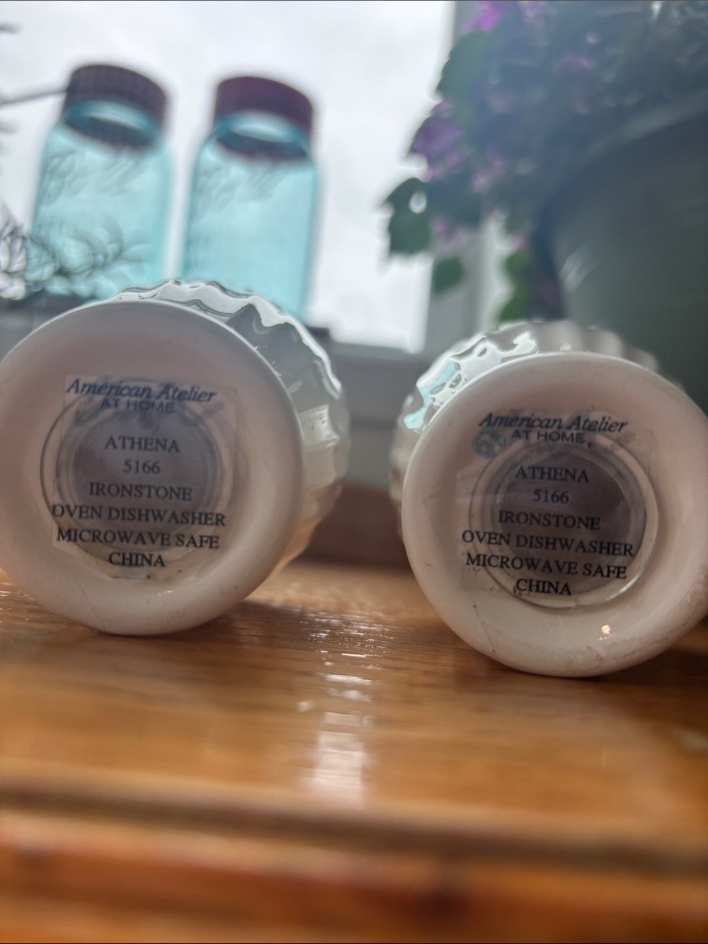 American Atelier retired pattern, Salt and Pepper Shakers - Set of 2 - Picture 2 of 4
